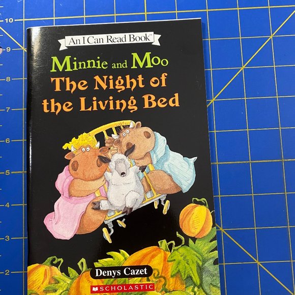 Minnie and Moo, The Night of the Living Bed, Denys Cazet - Picture 1 of 2